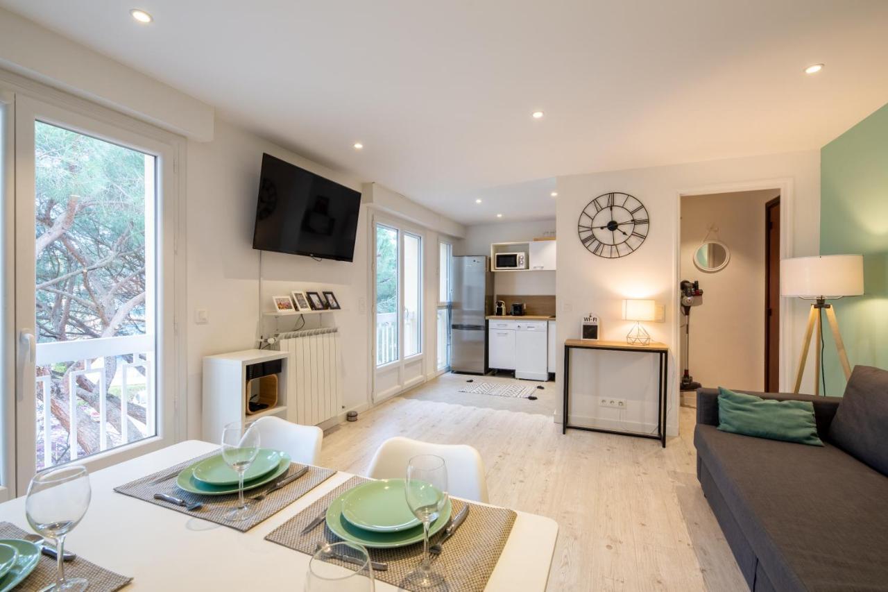 Meuble 2 Etoiles, Wifi, A 2 Pas Des Plages Frejus Bagian luar foto