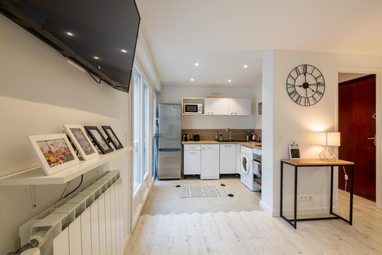 Meuble 2 Etoiles, Wifi, A 2 Pas Des Plages Frejus Bagian luar foto